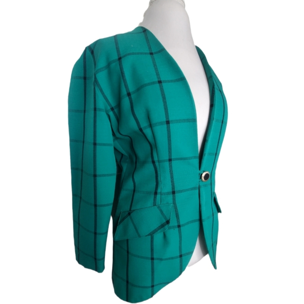 Green and black plaid 80s/90s blazer.